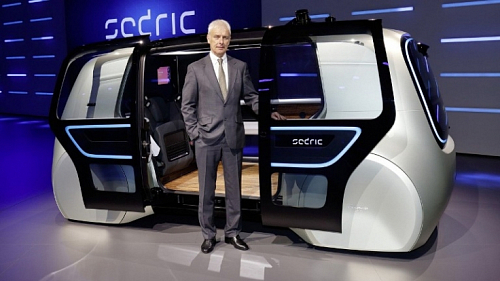 Volkswagen ve Frankfurtu ukázal autonomní elektromobil