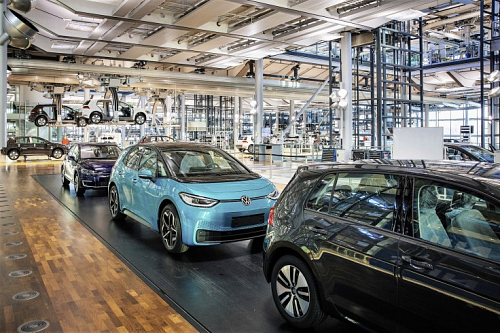 Konec výroby modelu e-Golf: Volkswagen připravuje Skleněnou manufakturu Drážďany na produkci ID.3