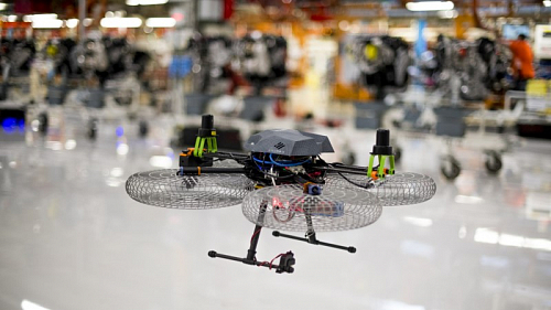 SEAT zkouší drony ve výrobní hale